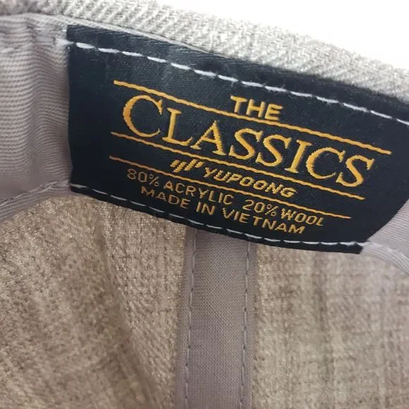 NWOT Snapback Hat Yupoong The Classics Corridor Logo Embroidered Gray and Black - Picture 4 of 6